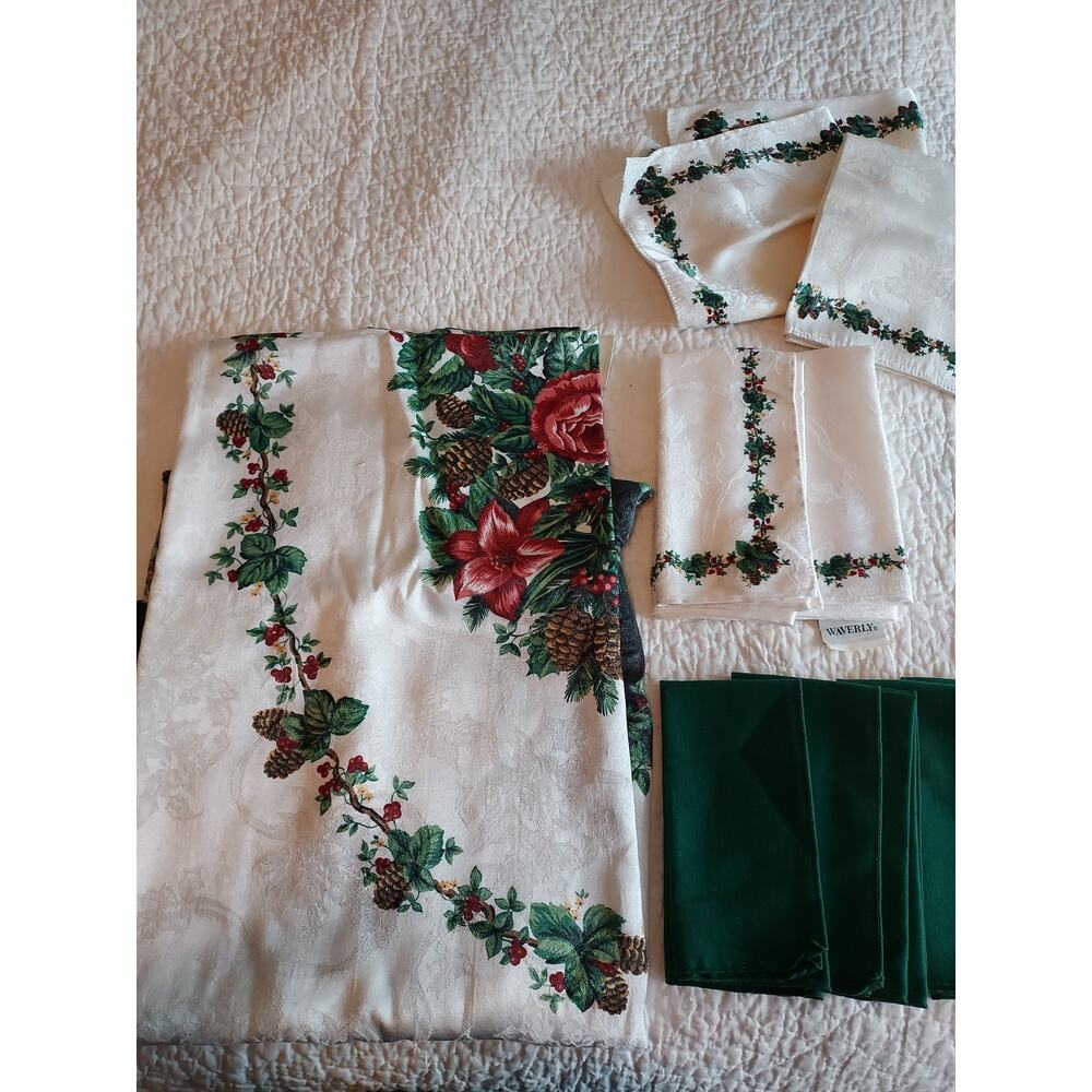 Waverly Vintage Christmas Linen Set Oval Cloth Assorted Napkins See Description